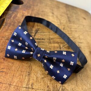 Navy Blue Pre-Tied Adjustable Bow Tie White & Orange pattern great preworn condi